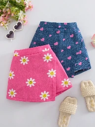 Set de 2 shorts para niñas: asimétricos con estampado de efecto de mezclilla de girasol, corazón y cara, en combinación de azul y rosa.