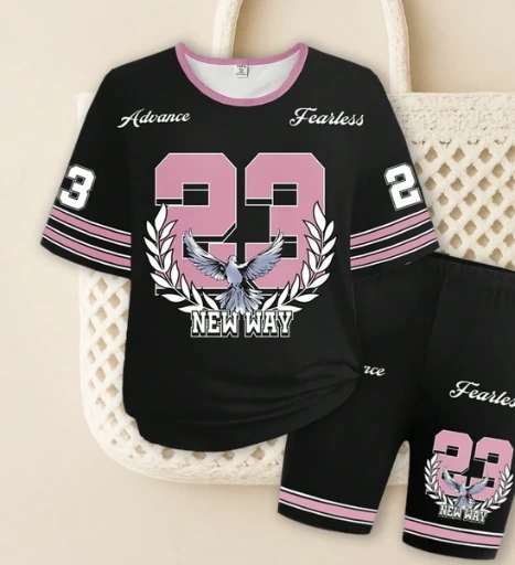 Conjunto de dos piezas para niña: camiseta de mangas cortas + pantalones cortos, temática deportiva.
